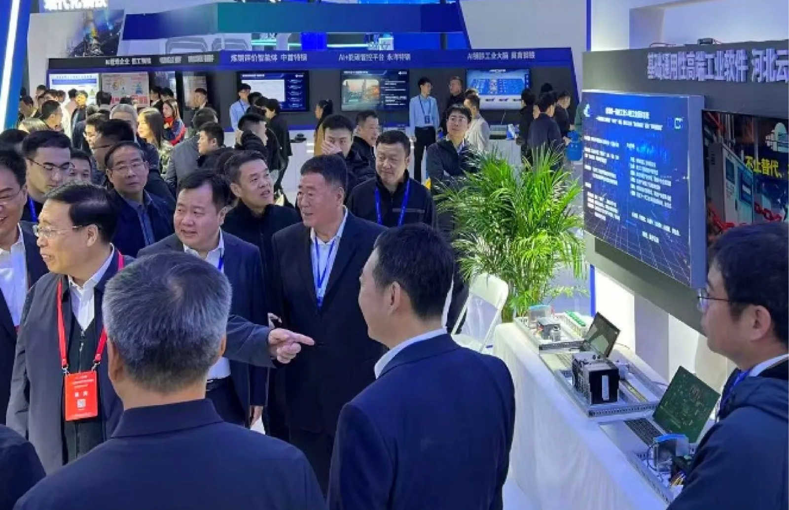 云霓科技在中国国际数字经济博览会进行产品交流
