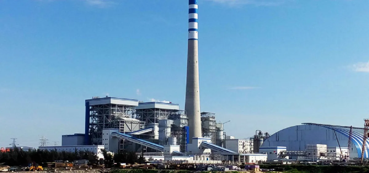流程工业厂区的生产装置与能源设施全景